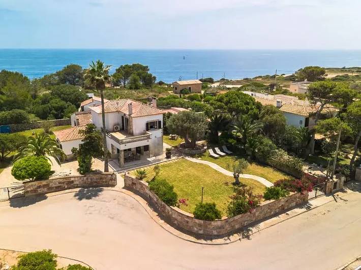Finca für 8 Personen, mit Balkon und Garten in Cala Llombards