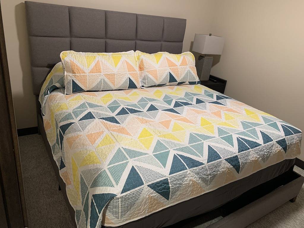 Ganze Wohnung, Direct Lakeside View, 3 Bed, 2 Bath Condo at Bridges Bay in Dickinson County