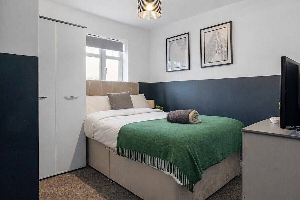 Modern Home with 4 En-Suites in Wigan, Greater Manchester