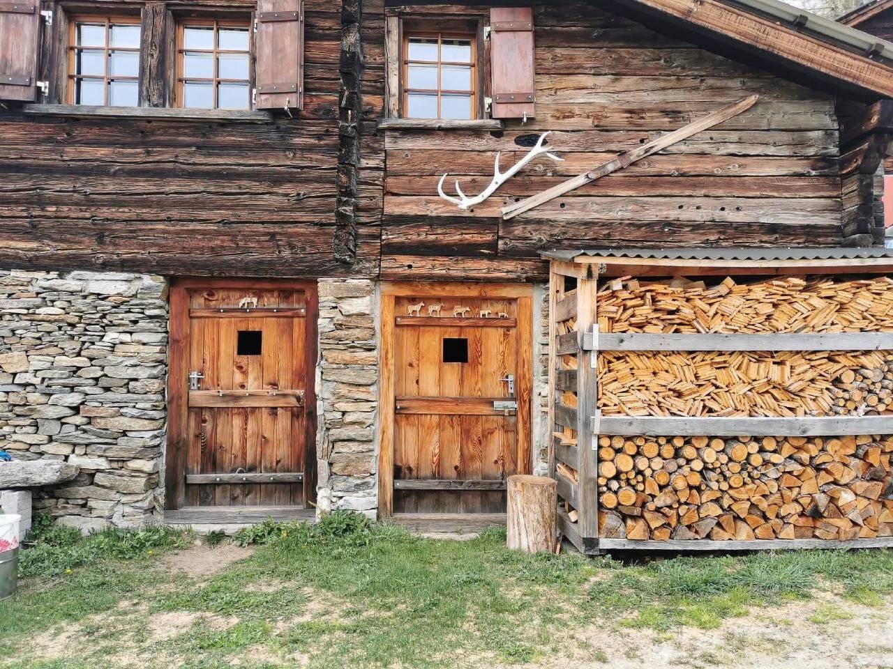 Alphütte Murmolta auf der Sonnenterrasse im Wallis in Termen, Brig