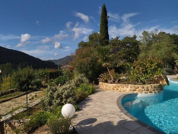 Location de vacances pour 4 personnes, avec jardin ainsi que vue et piscine à Saint-Fortunat-sur-Eyrieux - 3