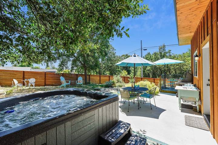 Ferienhaus für 6 Personen, mit Garten und Terrasse sowie Whirlpool, mit Haustier - 1