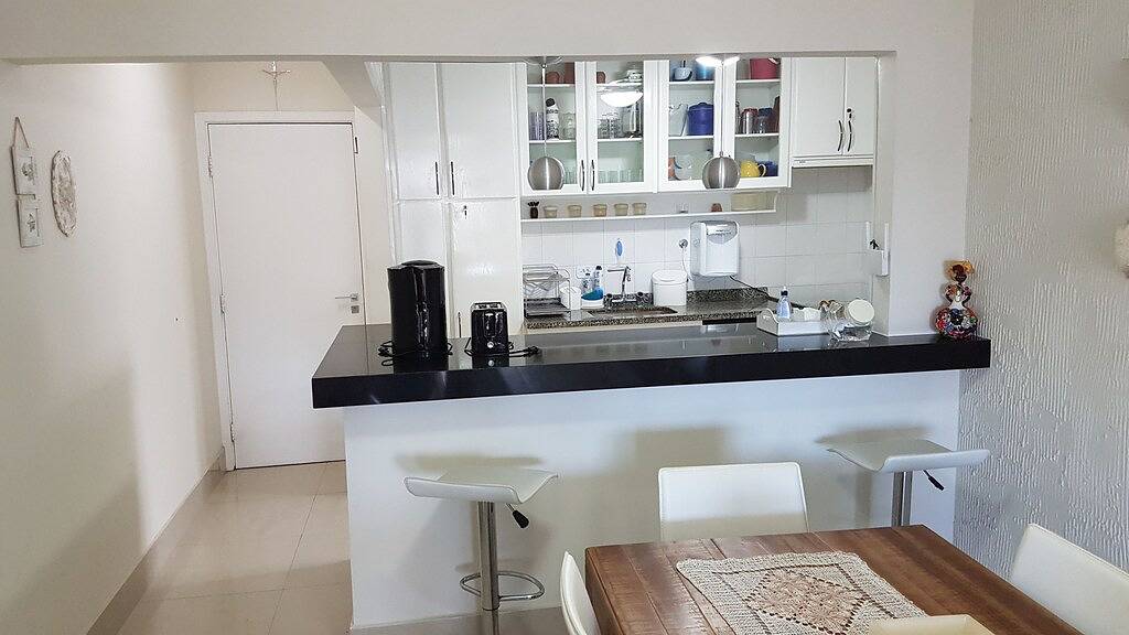 Ganze Wohnung, Apt. Hoher Standard an der Riviera; 200 m vom Strand entfernt; Klimaanlage; 3 Schlafzimmer / 2 Suiten. in Praia São Lourenço, Bertioga