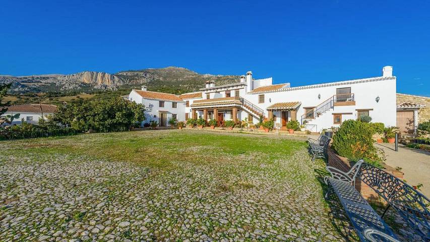 Villa for 3 people, with balcony/terrace and pool - 1