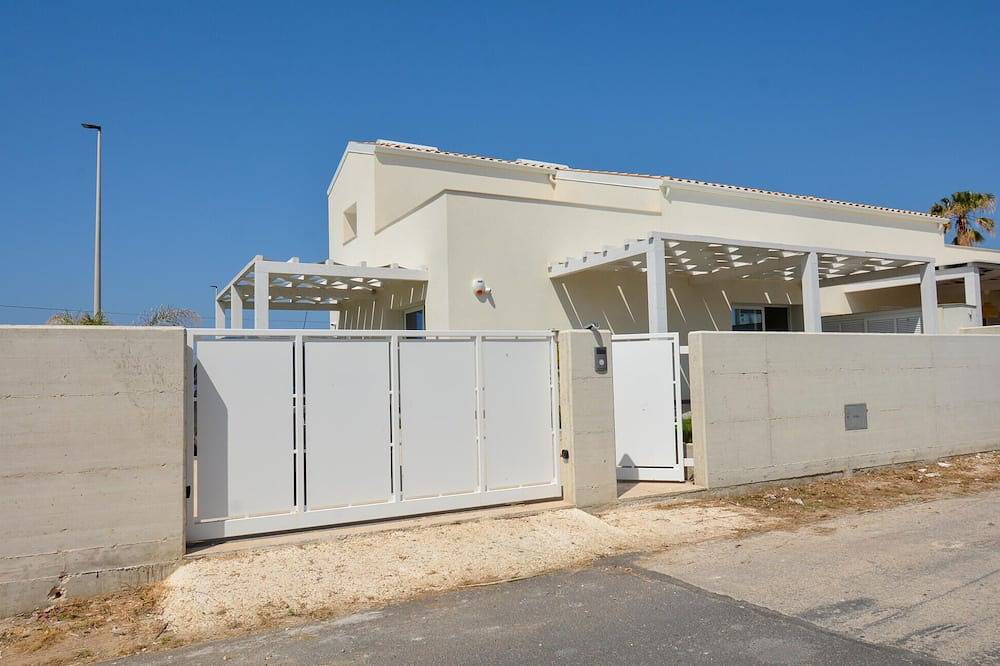 Gorgeous home in Kaukana with Wifi in Spiaggia di Caucana, Santa Croce Camerina