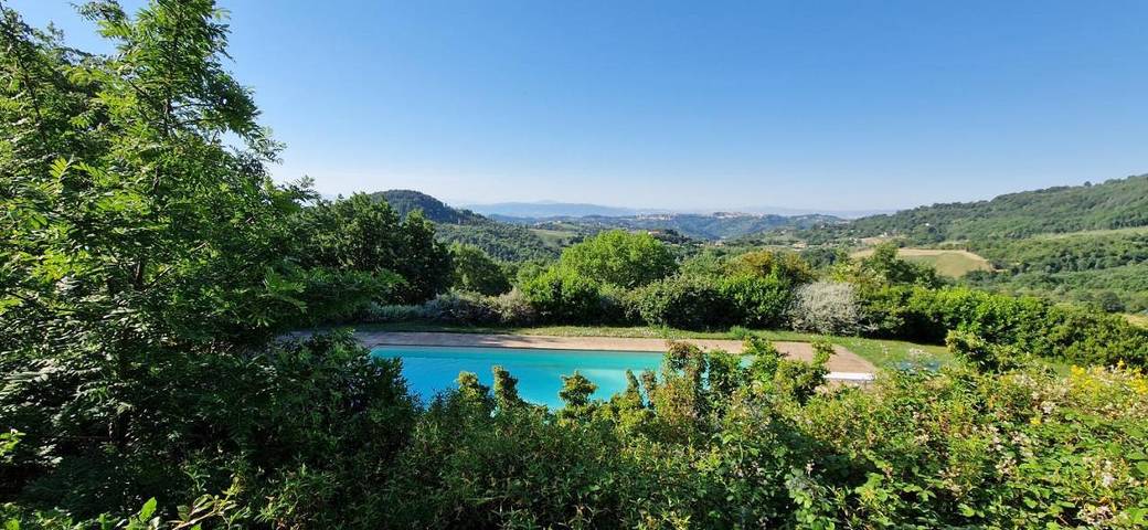 Chambre d’hôte pour 4 personnes, avec Terrasse et Jardin ainsi que Piscine et Vue à Pérouse - 2