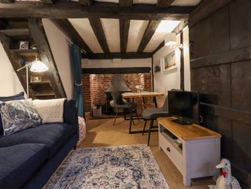 Log Cabin for 4 People in Rye, High Weald, Photo 2