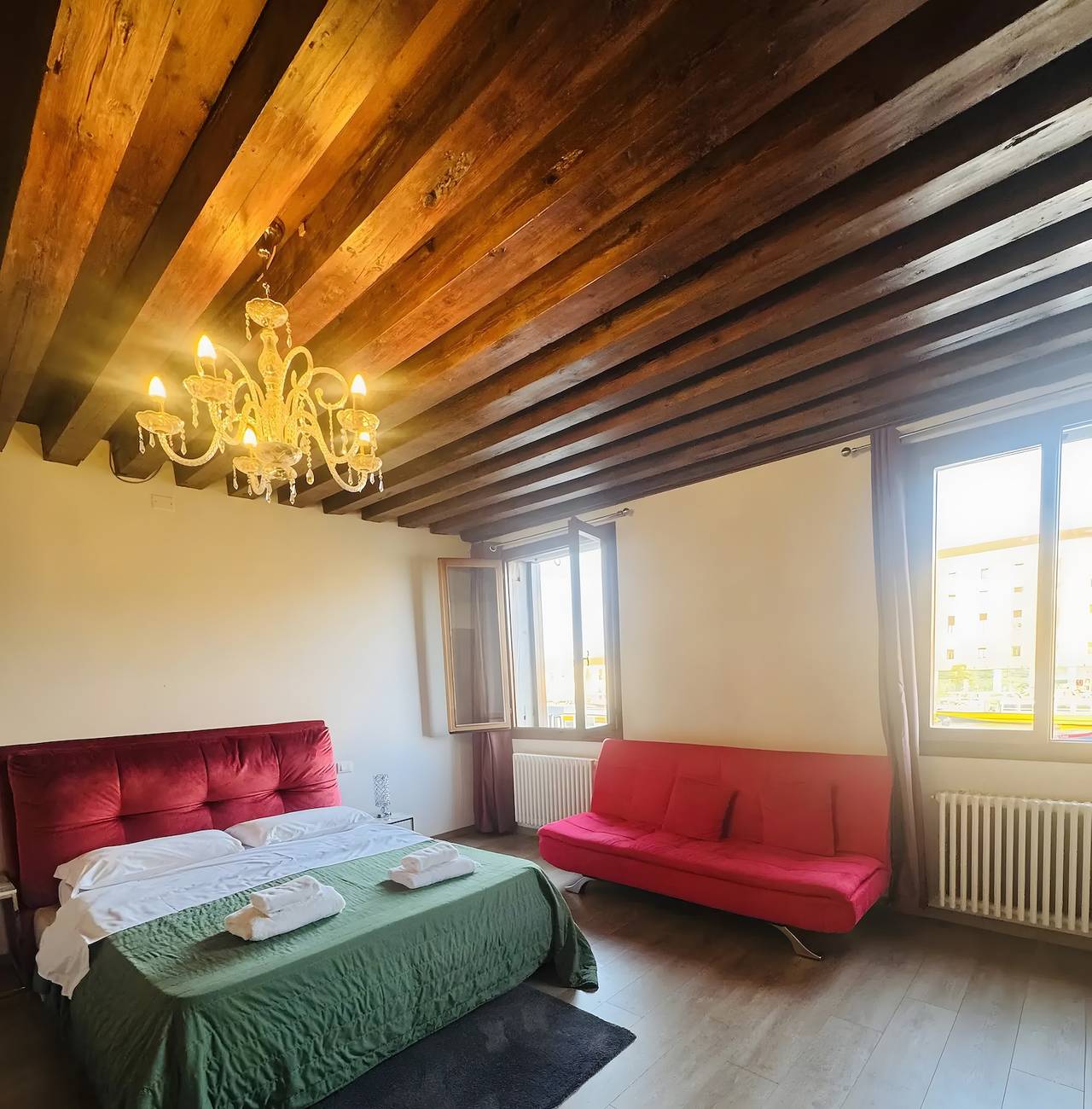 Room 'Ca Pisani Su Canal Grande Azzuro' with Wi-Fi in Venice, Laguna di Venezia