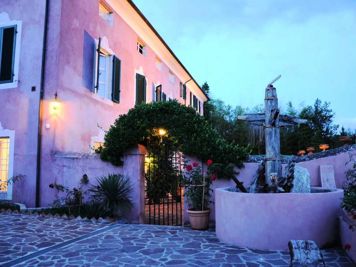 Location de vacances pour 13 personnes, avec jardin et piscine dans Corsanico Bargecchia