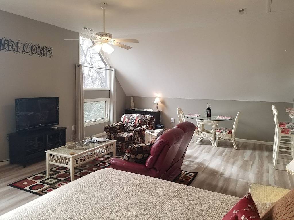 Ganze Wohnung, Abgeschieden Lofty Escape in Douglas Lake