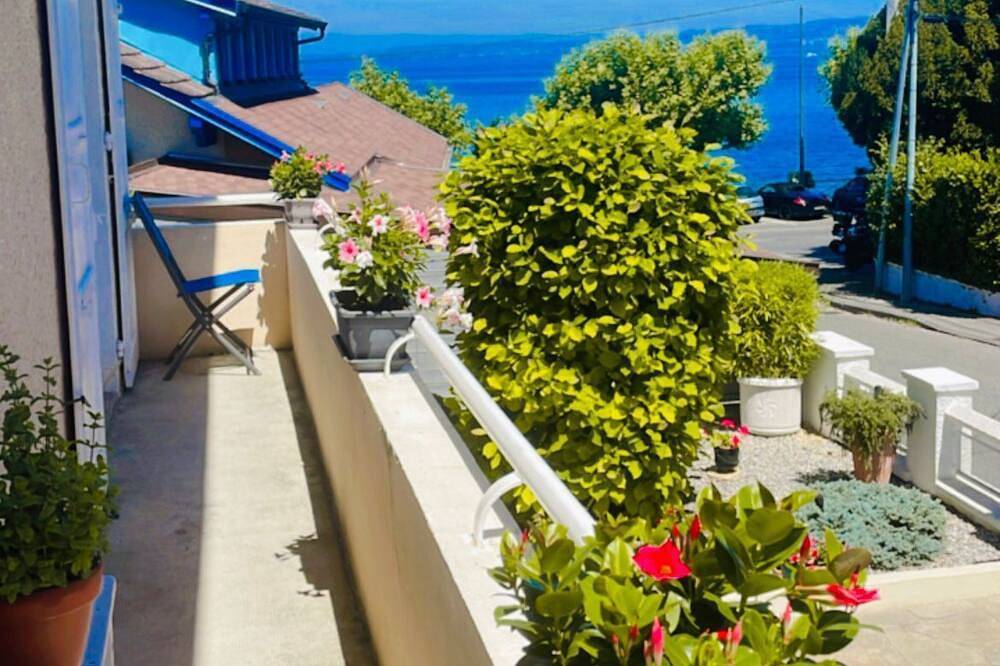 Lakefront house with garden, close to beaches. 3.5 km from Evian in Publier, Thonon-les-Bains und Umgebung