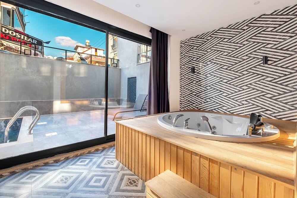 Entire apartment, Charming 2-bedroom apartment with Wifi, Ac in soothing Antalya in Kleopatra Beach, Antalya Province