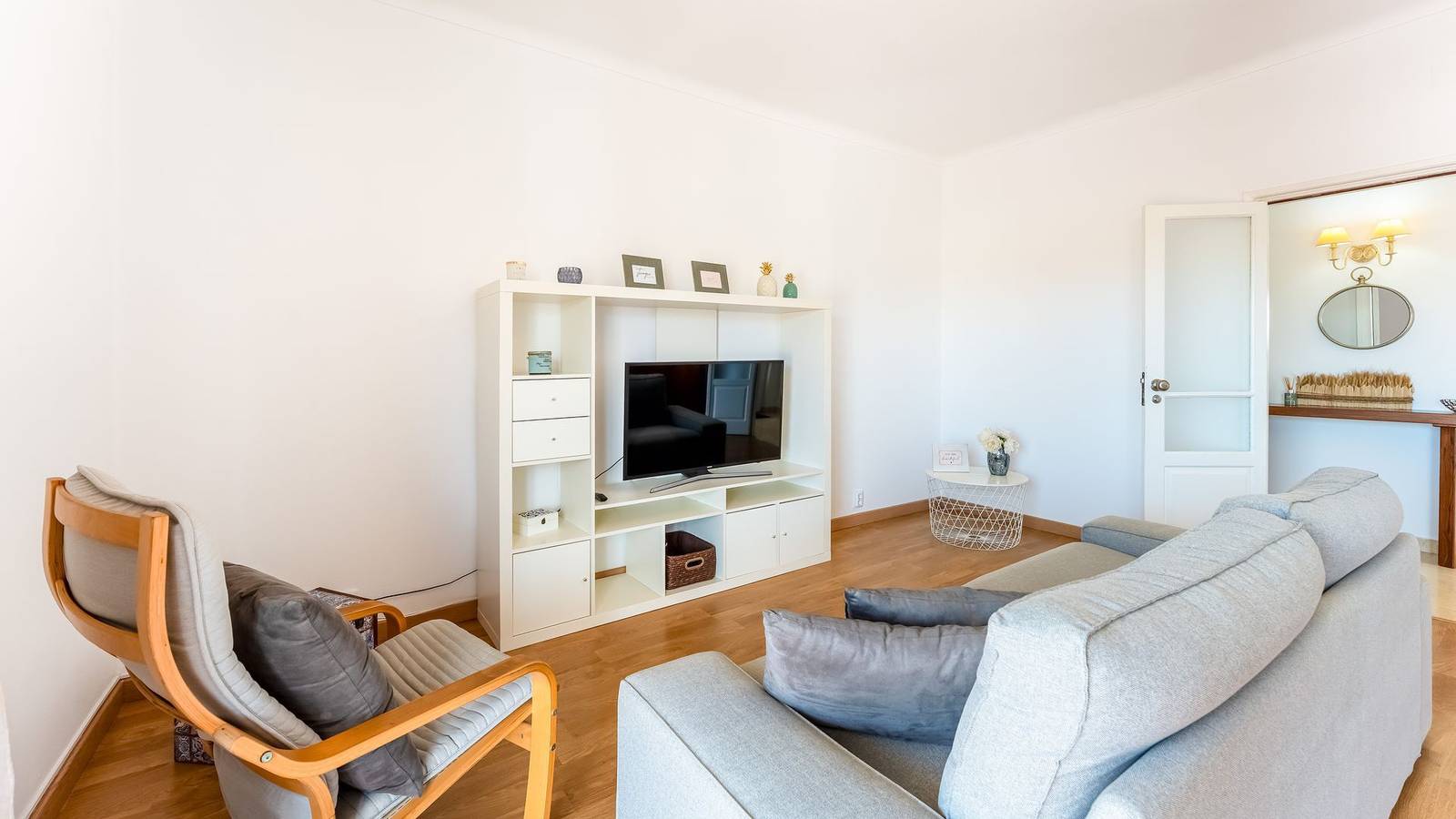 Apartamento inteiro, Apt T3 Luminoso c/Piscina Ferreiras by Lovelystay in Ferreiras, Distrito de Faro