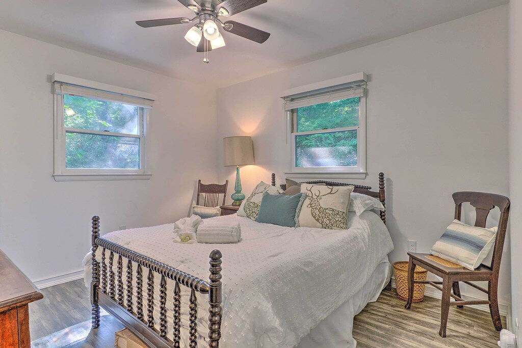 Beautiful Connestee Falls Home w/ Porch in Brevard in Connestee Falls, Transylvania County