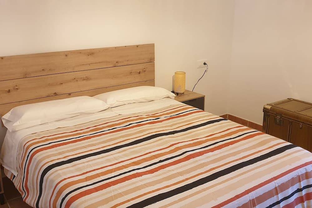 Entire apartment, Cozy house in the center. With fireplace, terrace, kitchen... in El Bosque, White Villages