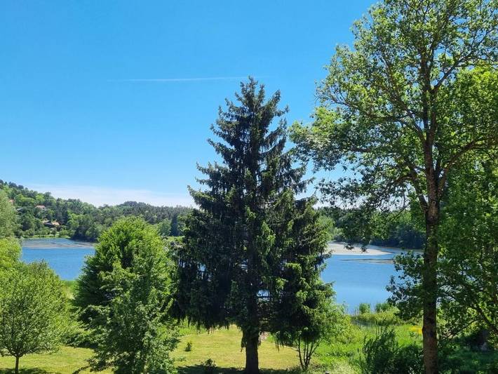 Location de vacances pour 6 personnes, avec vue ainsi que jardin et vue sur le lac à Aydat - 3