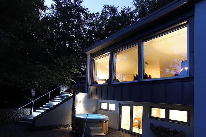 Ferienhaus für 8 Personen, mit Pool und Sauna sowie Whirlpool und Garten