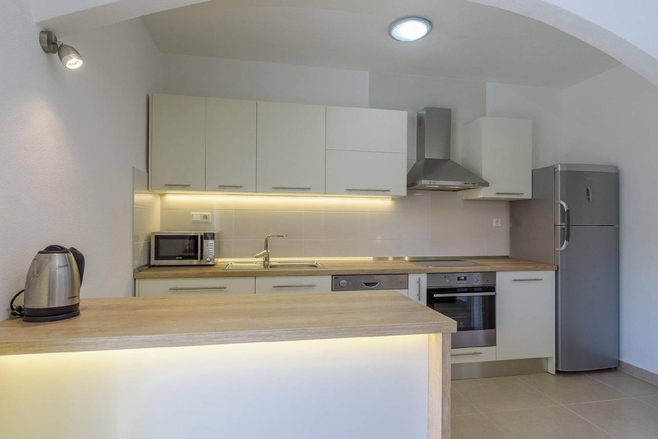 Entire holiday apartment, Holiday apartment for 4 people with garden in Okrug Donji, Ciovo