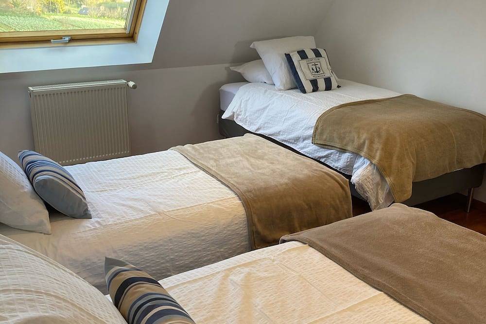 Person villa with sea view and heated indoor pool. in Lanmodez, Rosa Granitküste