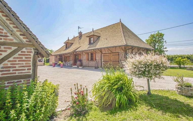 Gîte pour 6 personnes, avec Terrasse ainsi que Jacuzzi et Jardin