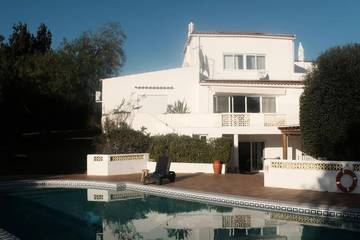 Villa für 12 Personen, mit Ausblick und Garten sowie Pool und Terrasse, mit Haustier in Portimão