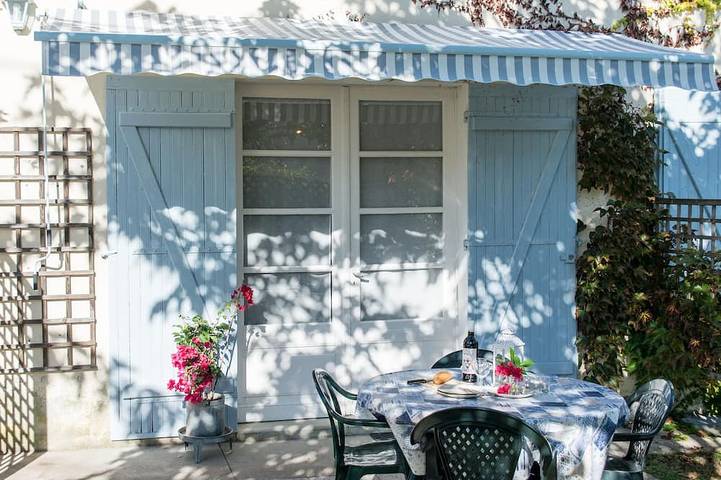 Location de vacances pour 4 personnes, avec Terrasse ainsi que Jardin et Piscine à Yviers