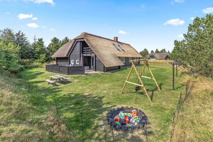 Villa für 14 Personen, mit Balkon/Terrasse und Pool sowie Sauna, mit Haustier in Blavand