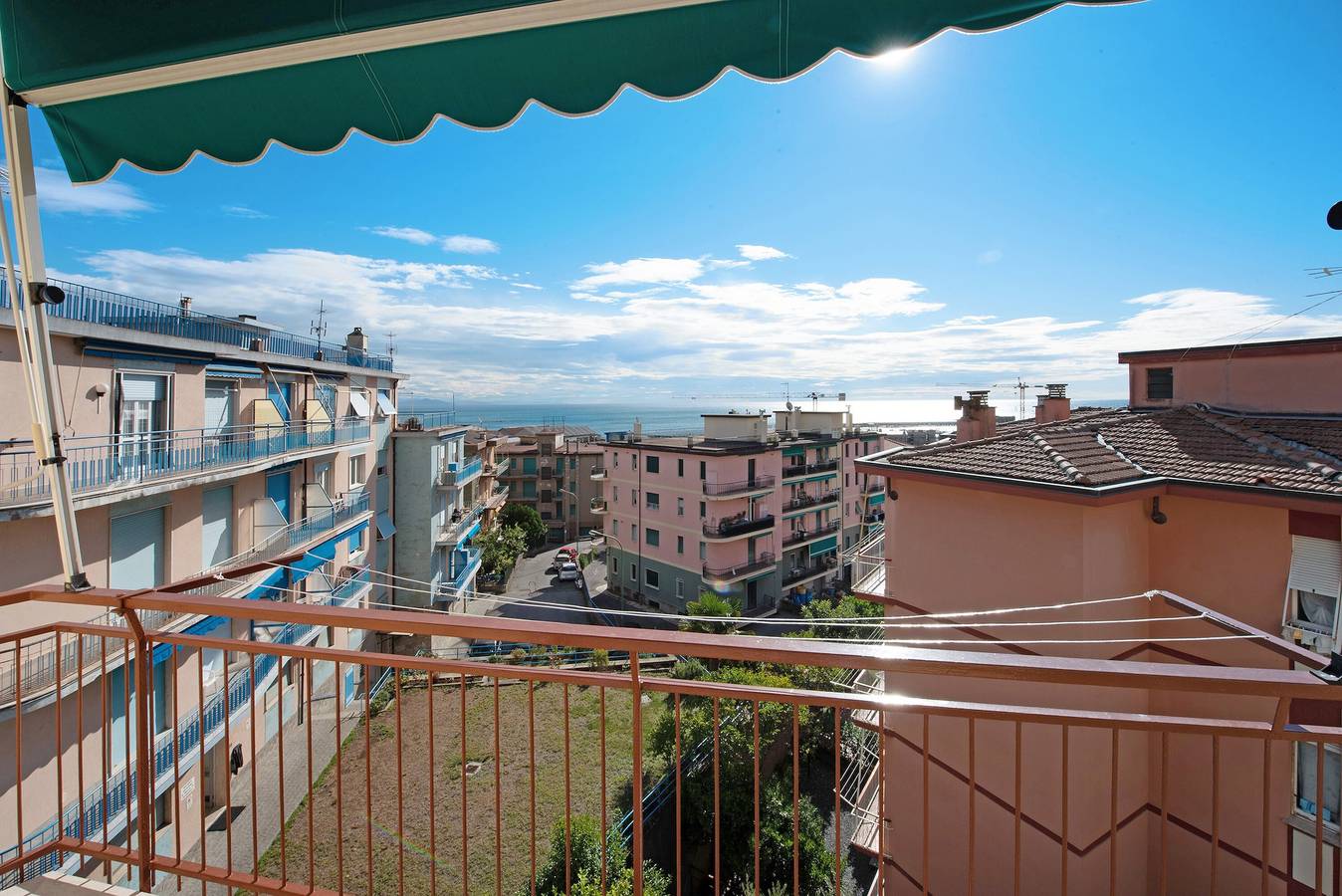 Appartamento intero, Appartamento "Bilocale Corosu con 2 balconi" con Balcone & A/C in Varazze (Città), Varazze