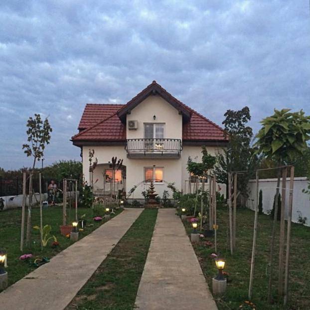 Maison d’hôte pour 2 personnes, avec terrasse ainsi que jacuzzi et jardin dans Balotești