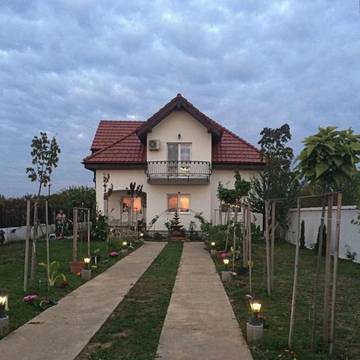 Maison d’hôte pour 2 personnes, avec jardin ainsi que terrasse et jacuzzi dans Balotești
