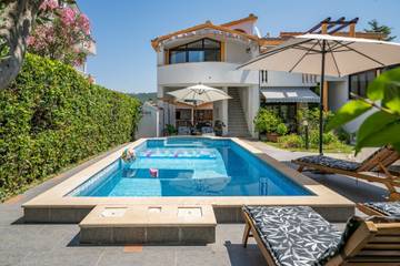 Ferienhaus für 8 Personen, mit Meerblick und Garten sowie Pool, mit Haustier in Bibinje