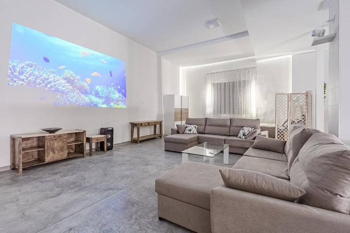 Apartamento para 10 personas, con vistas además de terraza y piscina, Se admiten mascotas en Marazul