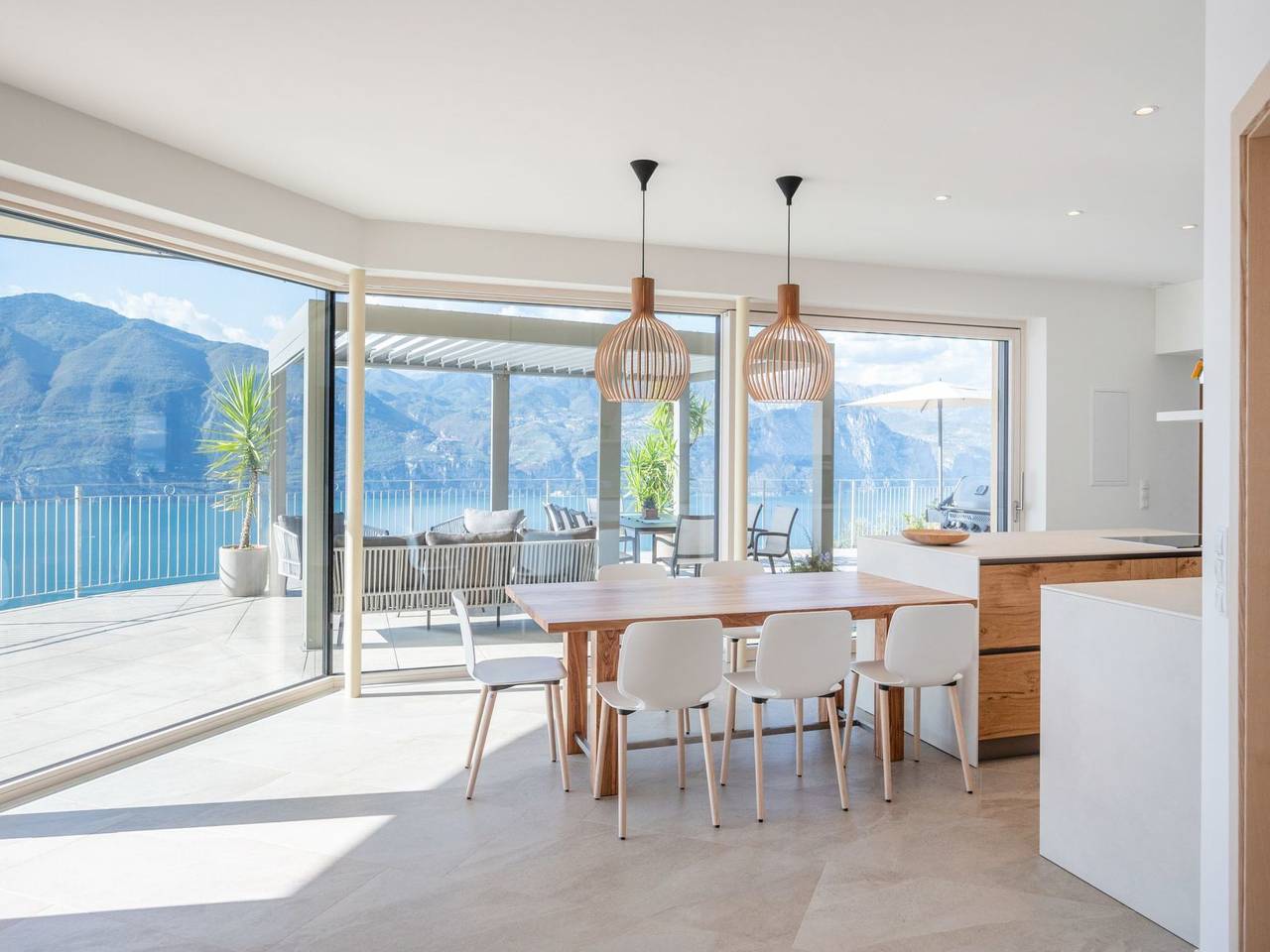 Alleinstehende Villa mit Pool und Traumaussicht in Brenzone, Montagnes autour du lac de Garde