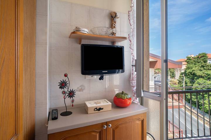 Apartamento entero, Apartamento 'La Ca' Di Marì' con vistas al mar, balcón y Wi-Fi in Costarainera, Riviera di Ponente