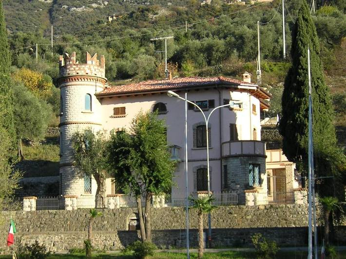 Ferienwohnung für 2 Personen, mit Terrasse und Garten sowie Ausblick und Seeblick, mit Haustier in Malcesine