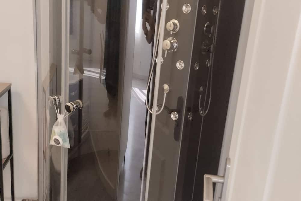 Appartement entier, Appartement  proche du centre ville,des restaurants et commerces,parking gratuit in Lillers, Région de Béthune