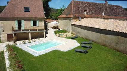 Gîte pour 8 personnes, avec piscine ainsi que balcon et vue à Campsegret