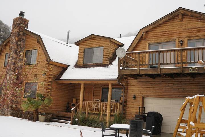 Cottage for 50 people, with sauna and hot tub as well as yard in California