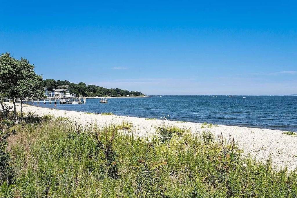 Seashell – Short Walk to Long Beach, Heated Pool & Best Sunsets in the Hamptons in Noyack, Hamptons