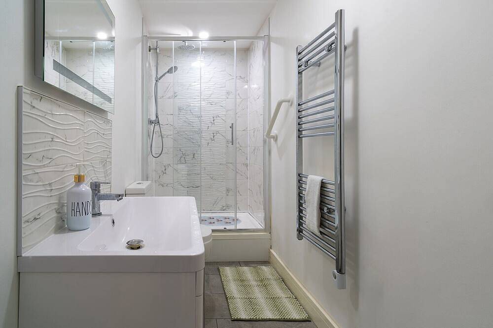 Ganze Wohnung, Luxury 2Br Apartment | Balcony | Free Parking | 5min to Docks | Sleeps 6 in Gloucester (UK), Gloucestershire