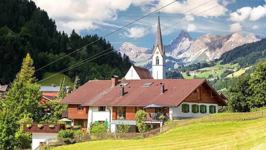 Ferienwohnung für 4 Personen, mit Balkon und Terrasse sowie Garten und Sauna in Silbertal