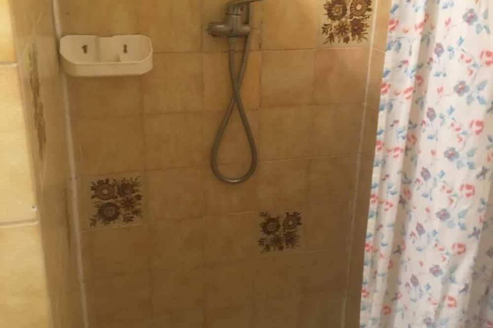 Apartamento entero, Estudio amueblado con aire acondicionado en Lido de la Marana a 100 m del mar. in Borgo, Región de Bastia