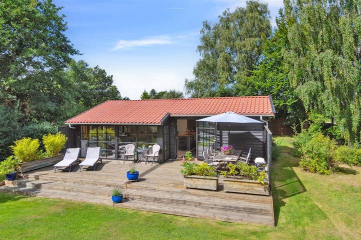 Ferieudlejning for 6 personer, med terrasse og have i Smidstrup