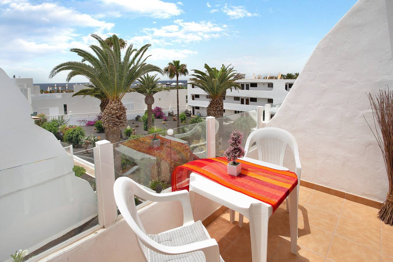 Entire apartment, Cozy apartment "Coqueto" near the beach with Wi-Fi, balcony, and shared garden in Puerto del Carmen, Tías
