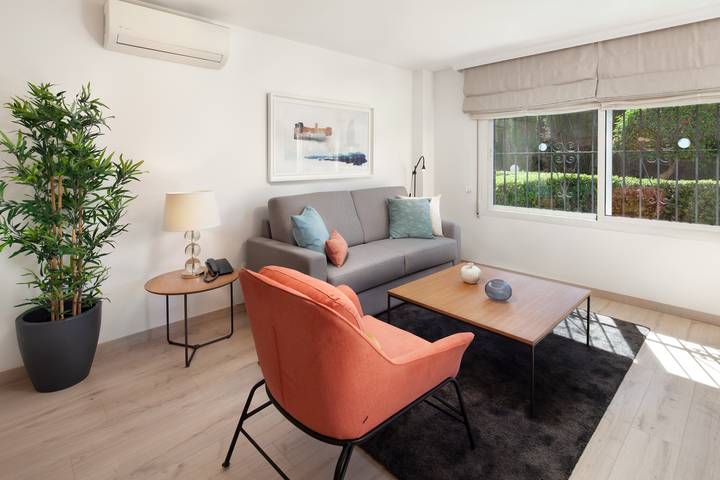 Apartment for 3 people, with garden and terrace as well as children pool in Mijas Costa