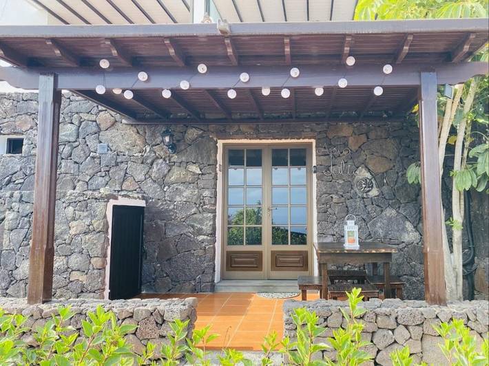 Ferienwohnung für 4 Personen, mit Terrasse und Garten sowie Pool und Ausblick