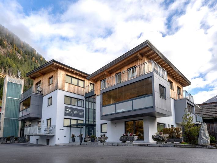 Ferienhaus für 24 Personen, mit Balkon und Terrasse sowie Garten und Sauna in Niederthai - 2