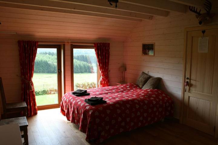 Chambre d’hôte pour 3 personnes, avec Terrasse et Jardin ainsi que Sauna et Vue à Tenneville