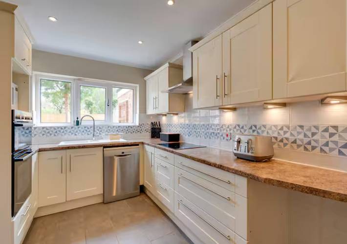 Spacious Home near Addenbrookes with Free Parking - Pass the Keys in Queen Edith's Ward, Cambridge