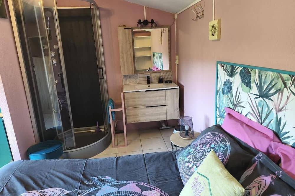 Appartement entier, Gite du Couchant: idéal pour visiteur solo ou couple sans enfants in Montélimar, Région de nyons